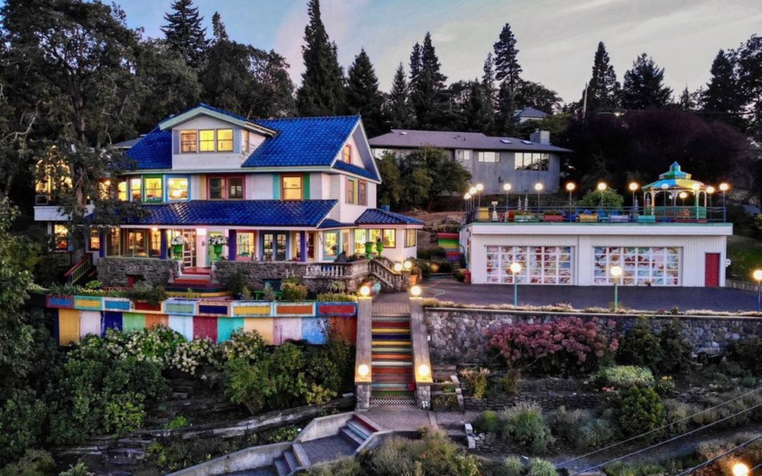Oregonlive: Colorful Hood River Craftsman is for sale at $1.45 million
